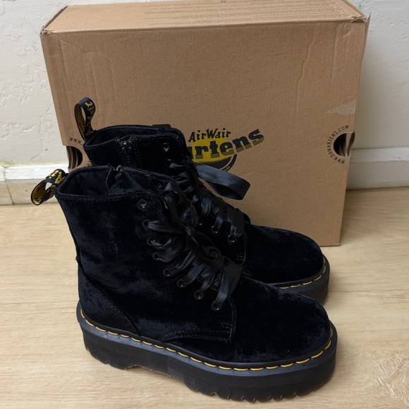RARE Dr Martens Jadon Velvet Platform, SIZE 7 US - Picture 4 of 12